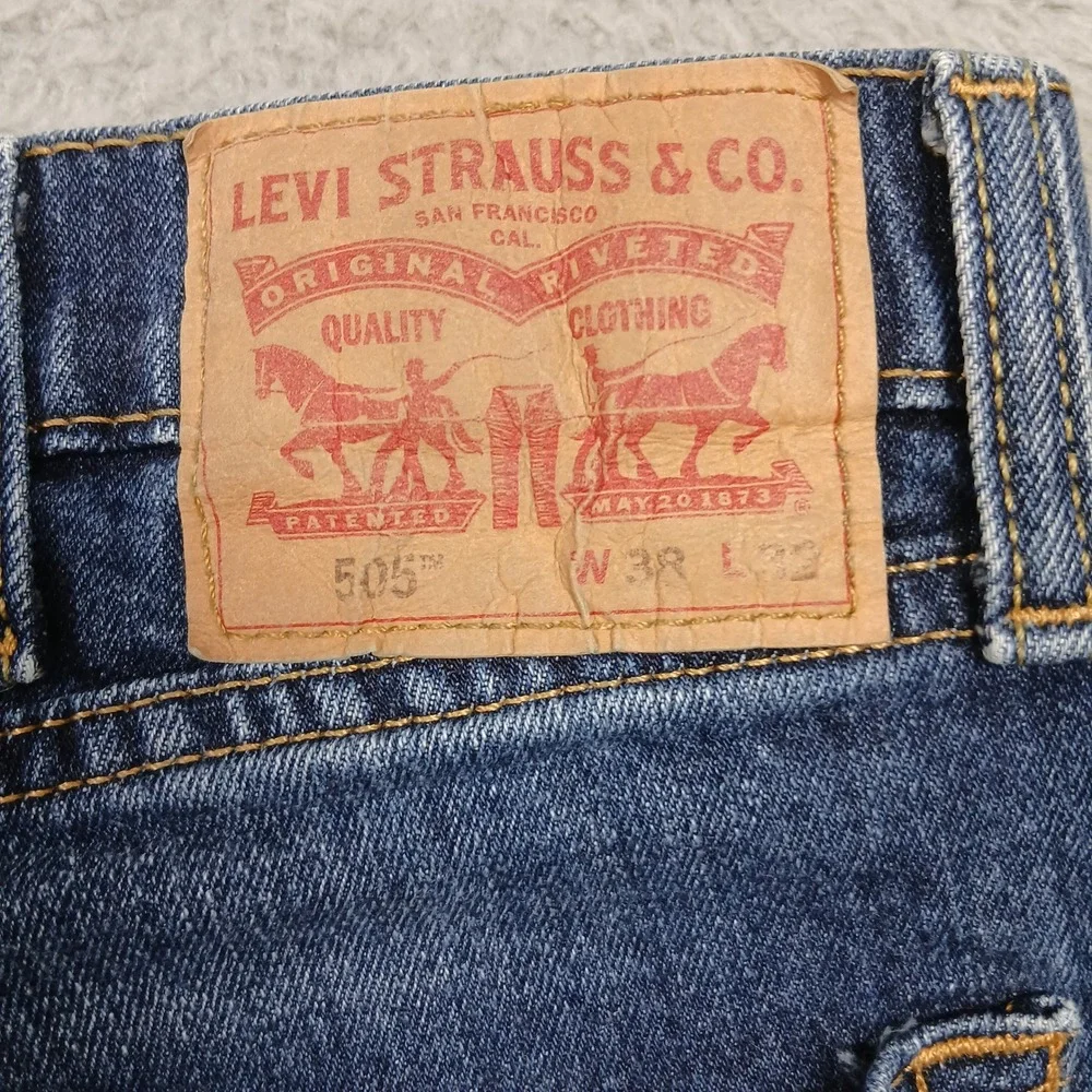 Levi's 505 Jeans Men's 38x32‎ Medium Wash Straight Leg Regular Fit Denim